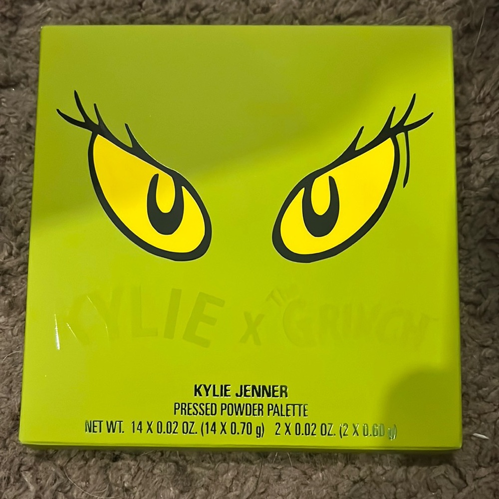 kylie jenner grinch eyeshadow